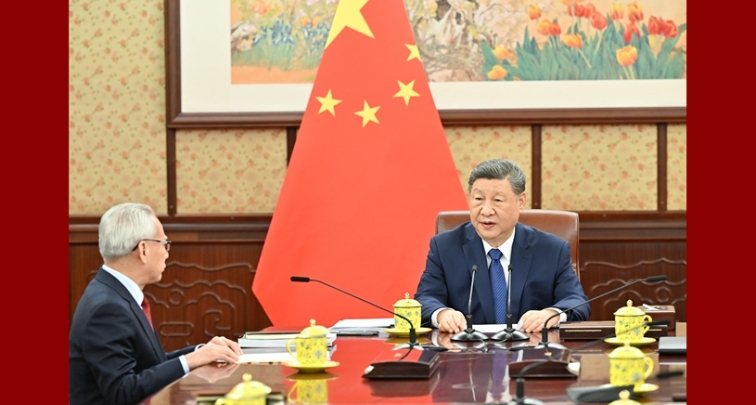 شي يستمع إلى تقرير من الرئيس التنفيذي لمنطقة ماكاو الإدارية الخاصة